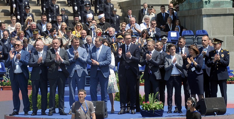 ПРОСЛАВА ДАНА ПОЛИЦИЈЕ: Вучић уручио златне медаље и најавио повишице; Стефановић: Очекујем испоруку нових хеликоптера